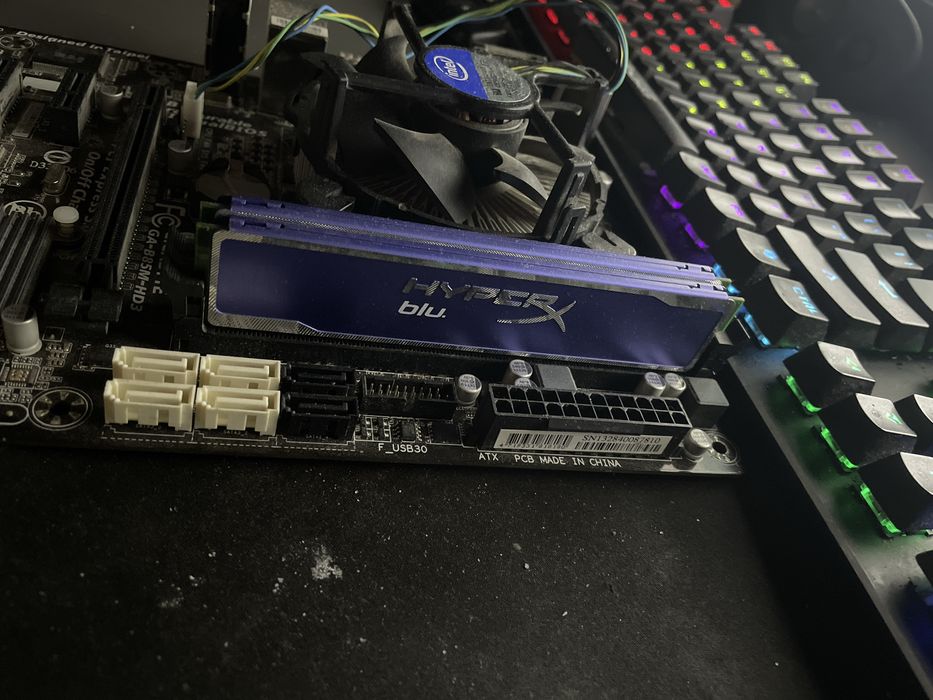 Placa de baza Gigabyte GA-B85M-HD3