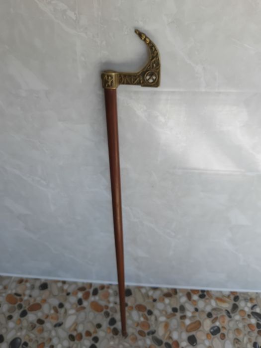 Superbe bastoane cu capul din argint și bronz.