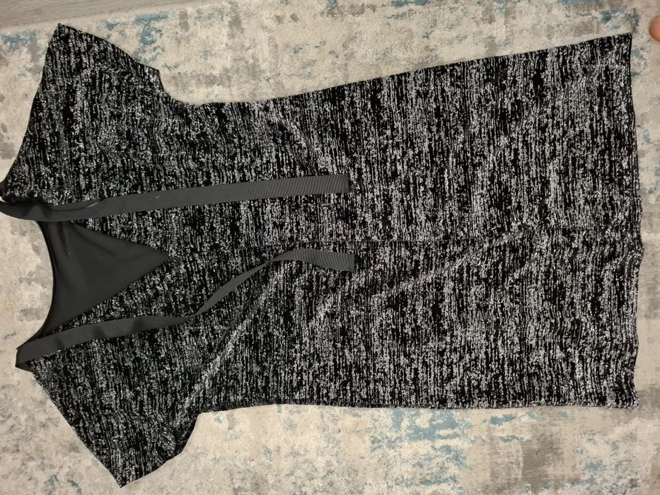 Rochie neagra argintie.