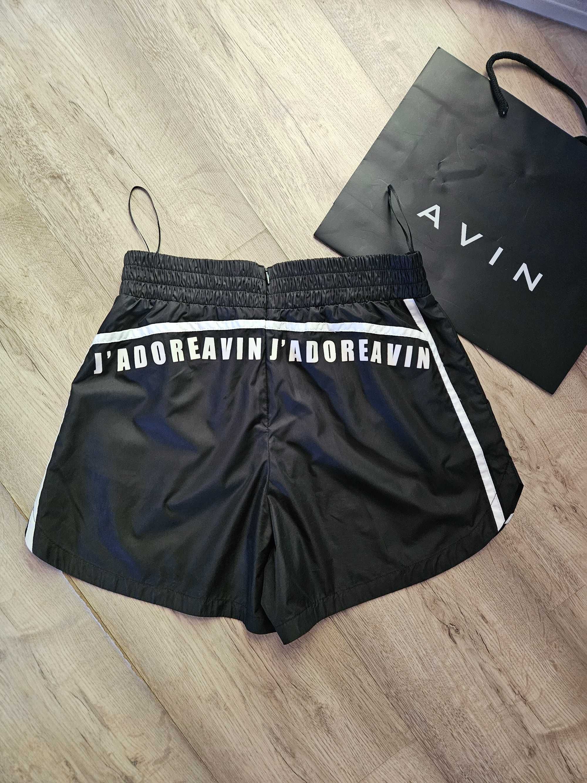 Avin Нови панталонки с лого