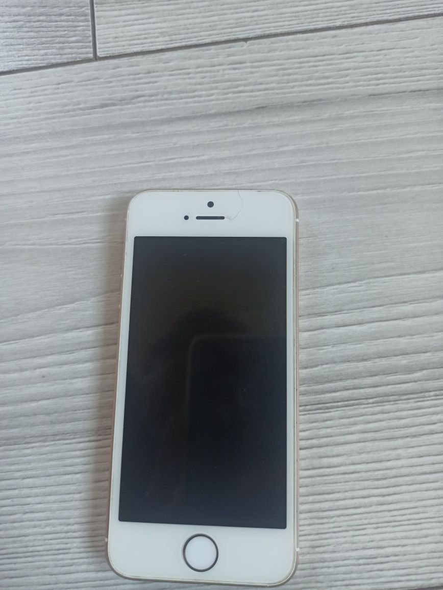 Vând iphone defect