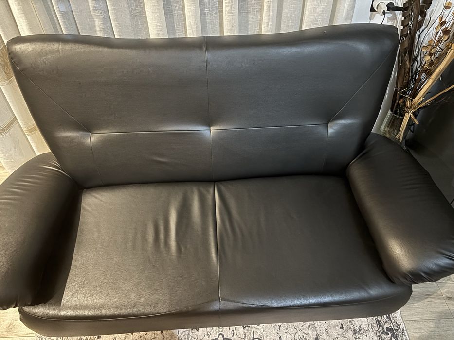 Vand canapea in stare foarte buna .