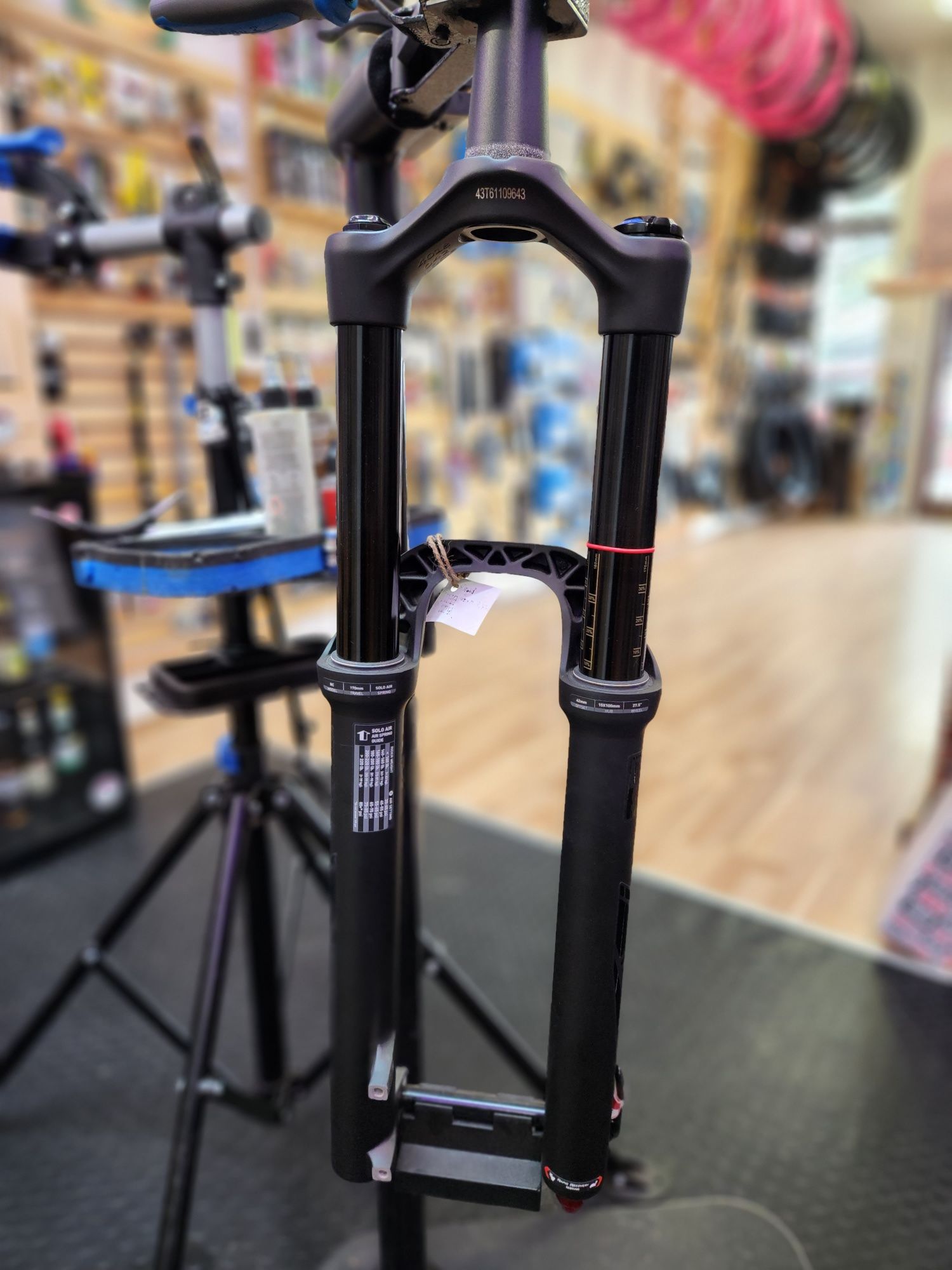 Вилка Rock Shox Lyrik RC 27.5“ solo AIR 170mm - Charger