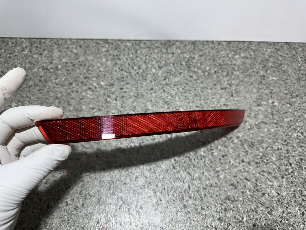 Catadioptru Bara Spate Dreapta Oe Audi A4 B9