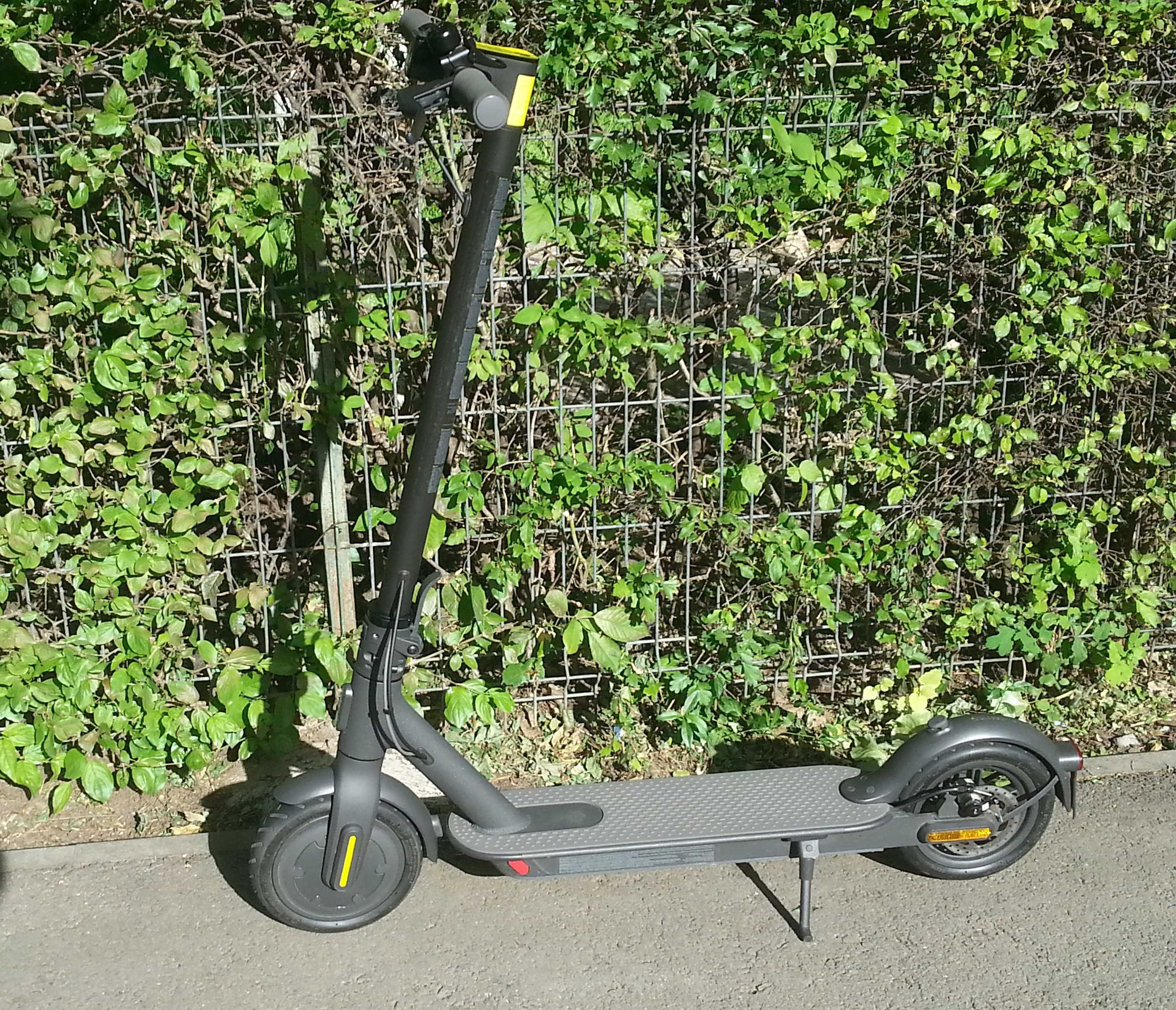 Trotineta electrica Xiaomi Mi Scooter Essential