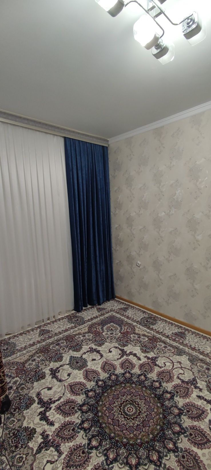 Продаётся 4х комнатная квартира.На первом этаже. Ориентир Сергели 3.