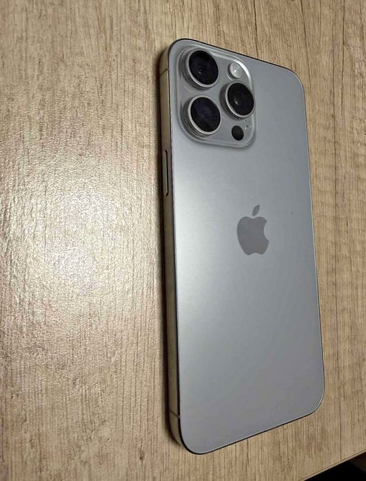 Vând iPhone 15 pro max