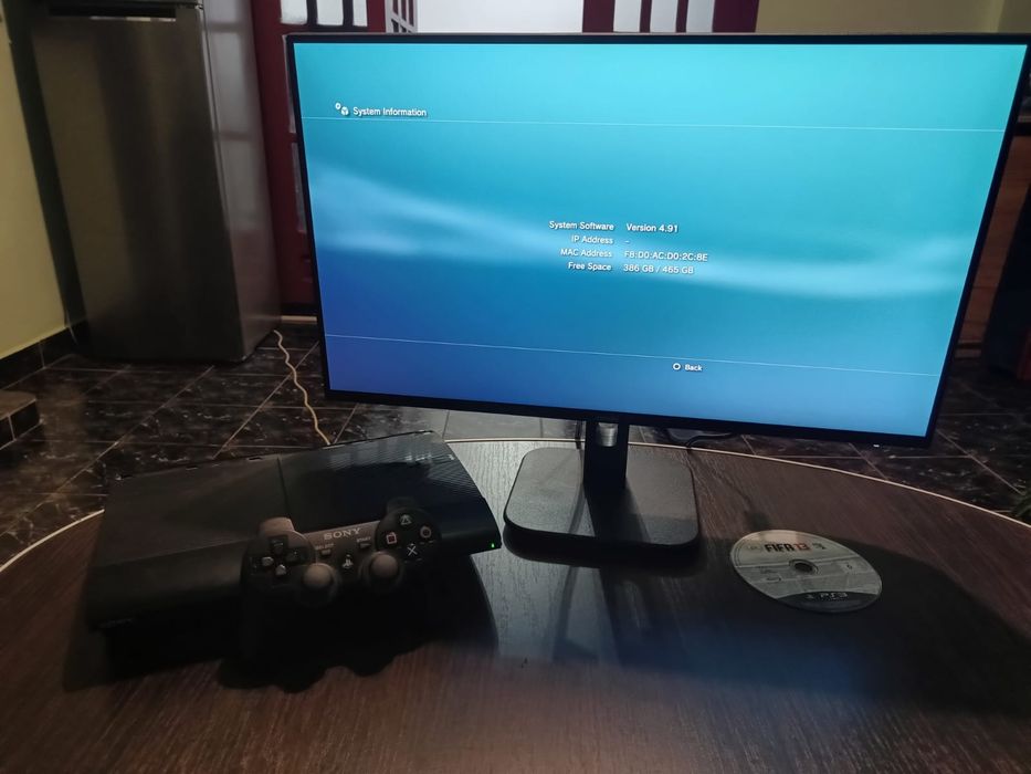 PlayStation 3 + 2 jocuri (GTA IV & FIFA 2013) – stare foarte bună