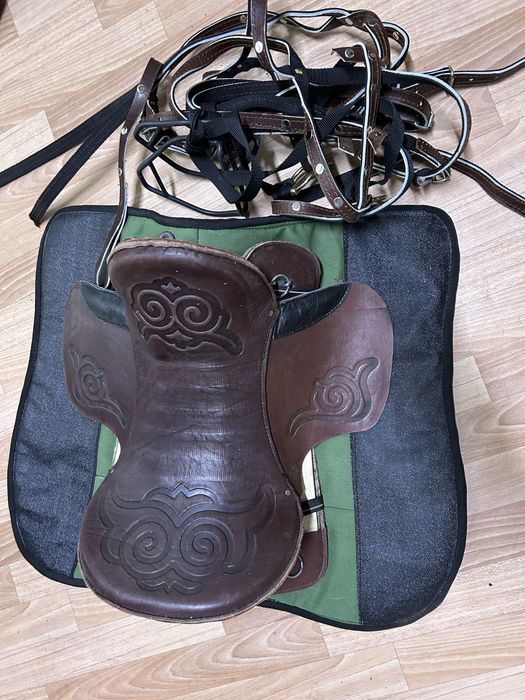 Седло для лошадей