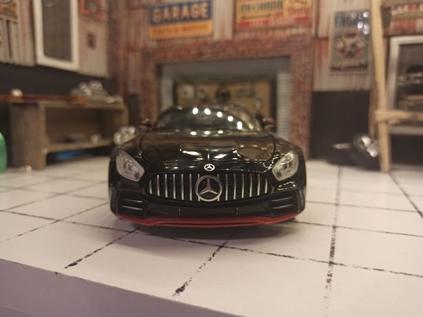 Machetă Mercedes Benz AMG GTR 1/24