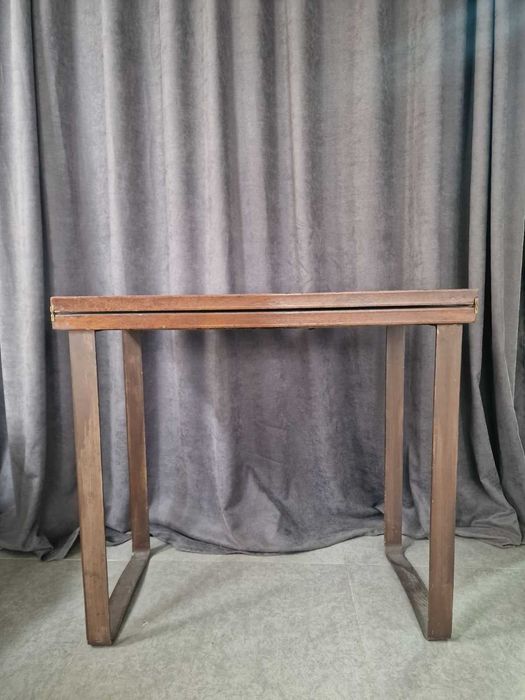 дървена масичка с металнт крака