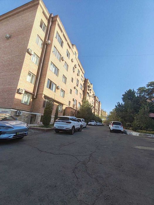 СРОЧНО !! Продается квартира в Яшнабаде 2/3/5 ( 80 кв/м ) Паркентский