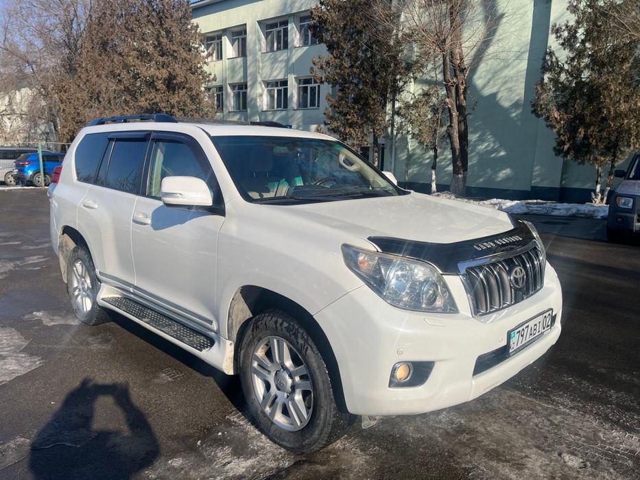 Продается автомобиль Тойота прадо-150.