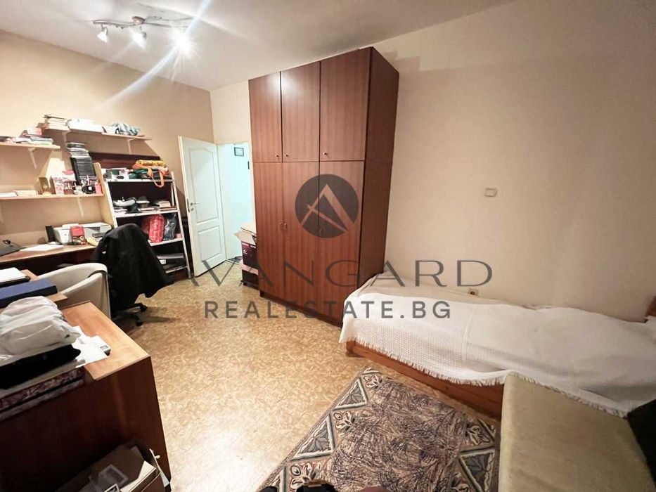 оф.24472 Тристаен обзаведен до Поликлиниката