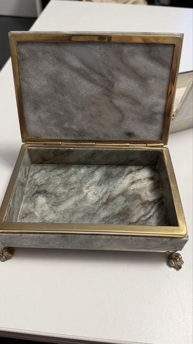 Мраморни кутии за бижута.