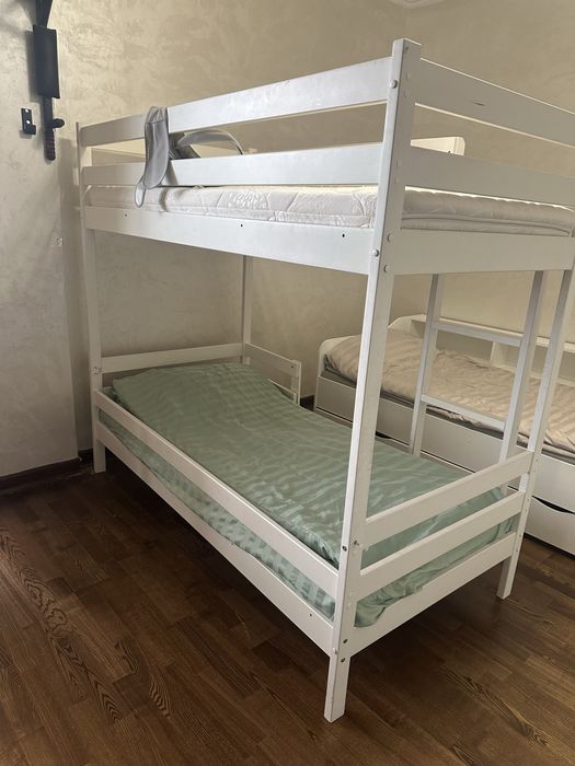 Продам двухярусную кровать