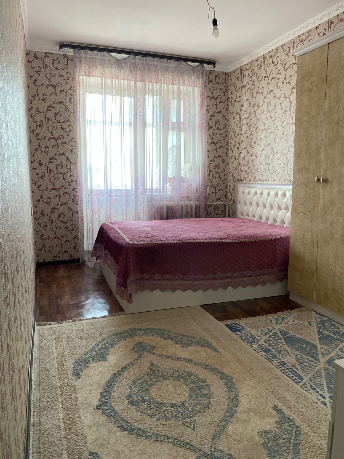 Мкр Сырдария 2 үйден жақсы районда 4бөлмелі үй сатылады