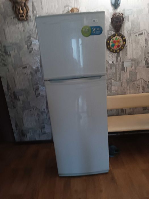 Продается холодильник ( неисправный)