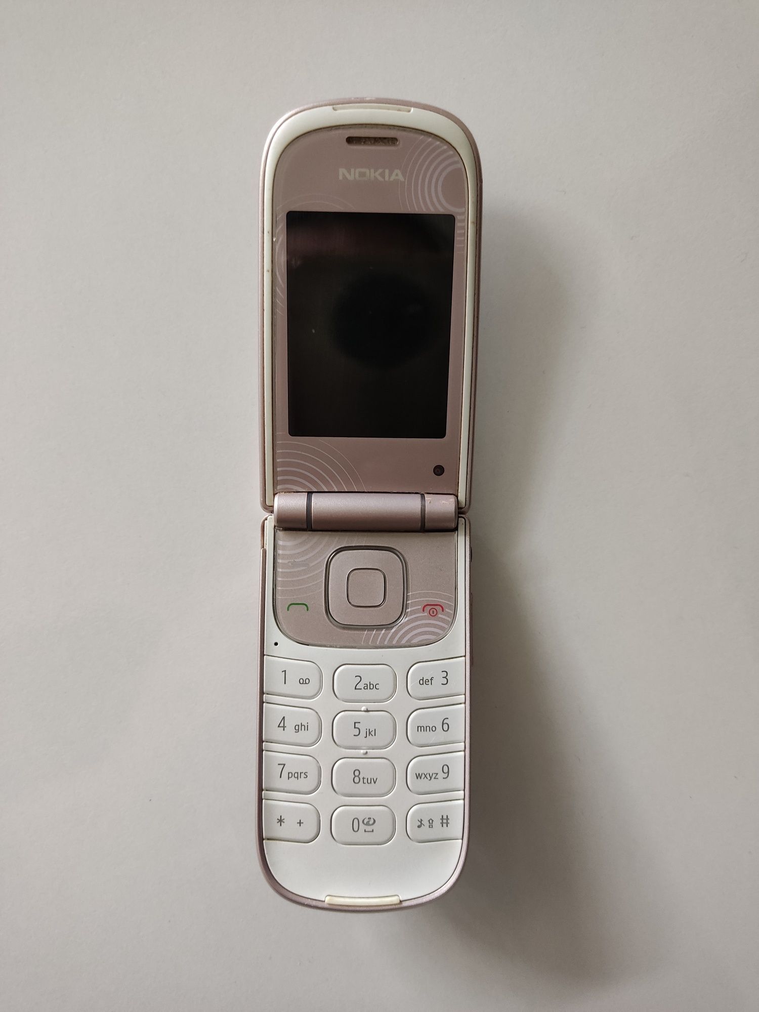 Продавам Nokia 3710 Fold