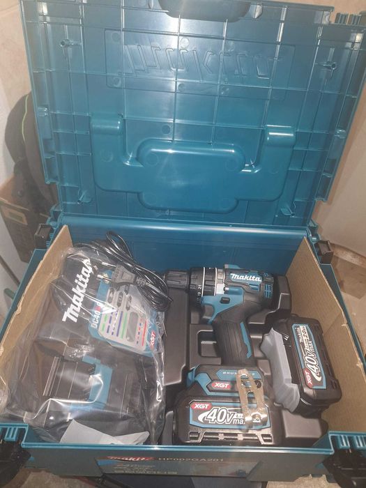 MAkita masina de gaurit cu percutie 2 acumulatori 40Vmax XGT garantie