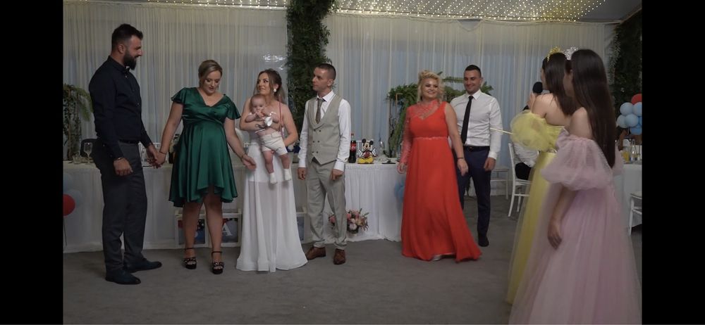 Vand rochițe purtate o singura data, făcute pe comanda
