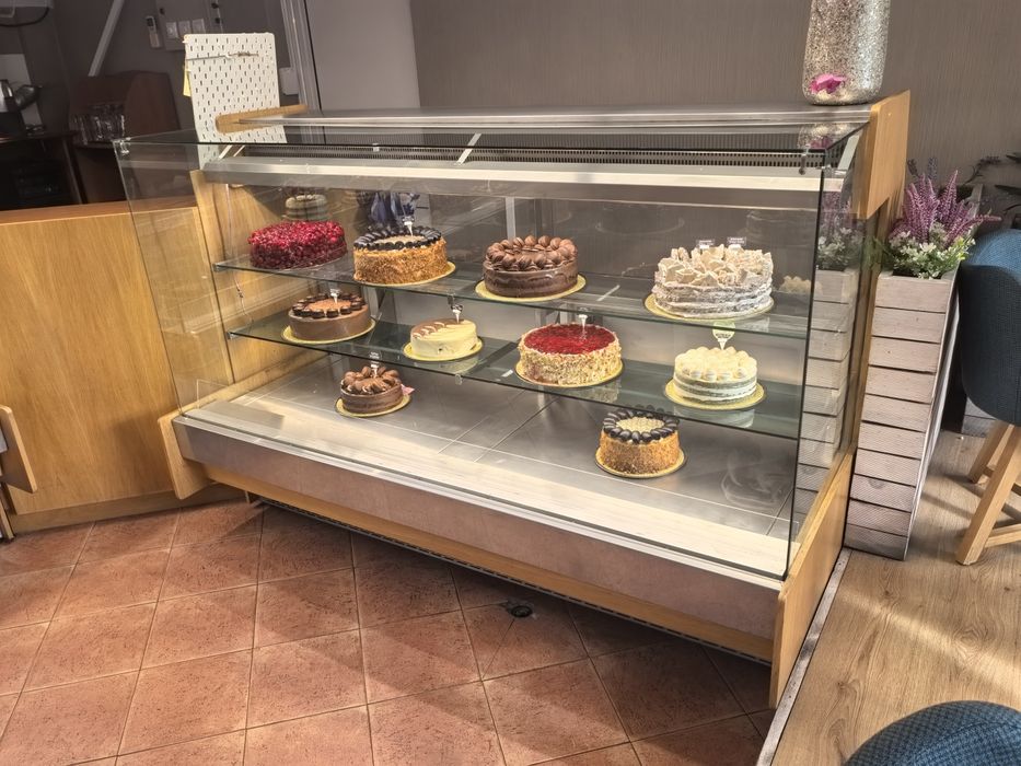 хладилна витрина за торти