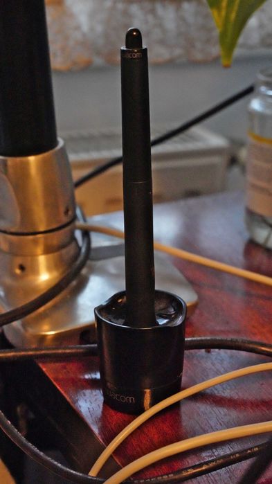 Tableta grafica Wacom Cintiq 22HD Touch + brat suport Ergotron