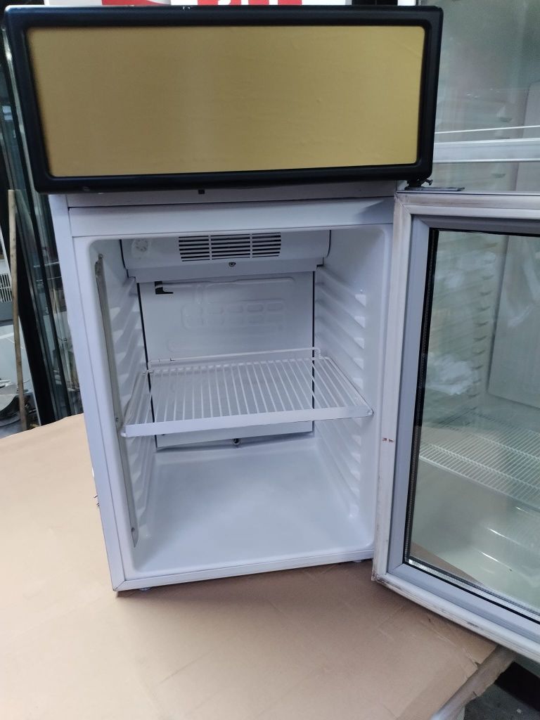 Vitrina pentru prăjituri/ sandwich frigider