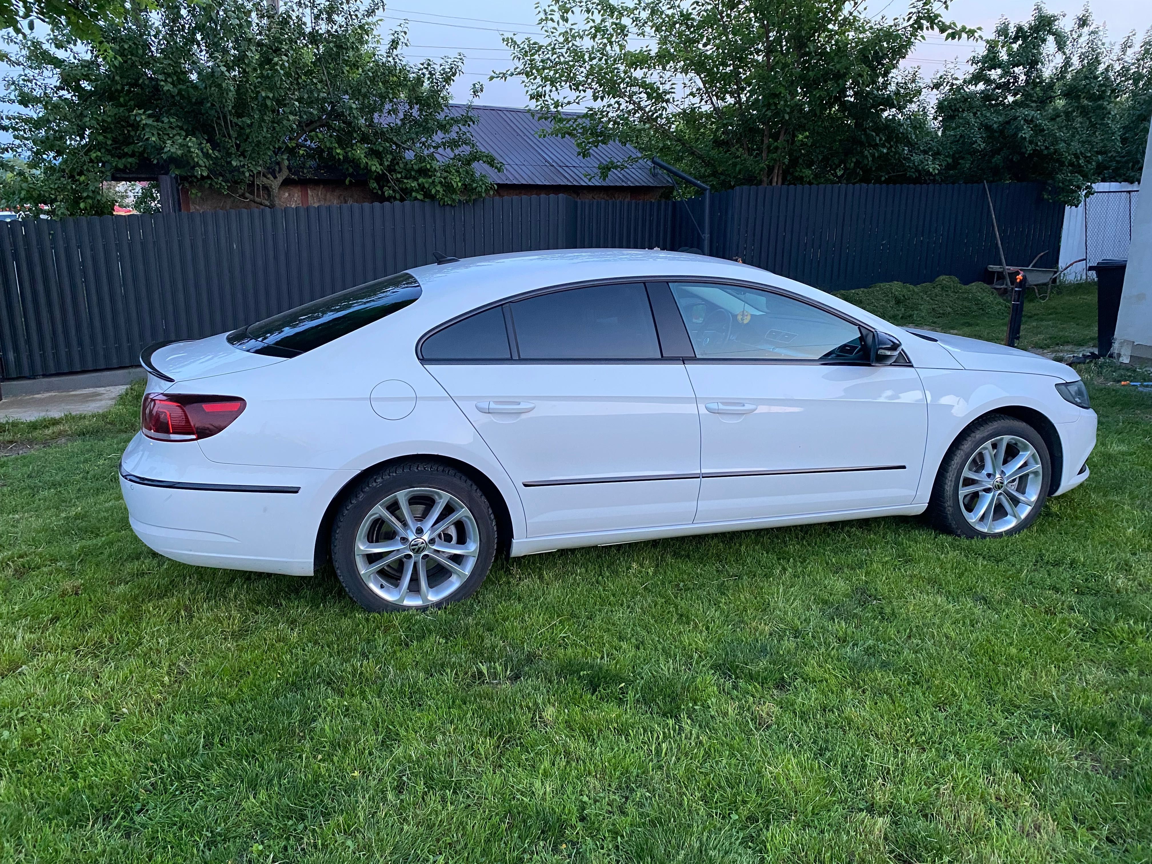 Vând Volkswagen Passat CC
