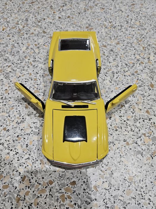 Mașina metalică Ford Mustang Boss 429