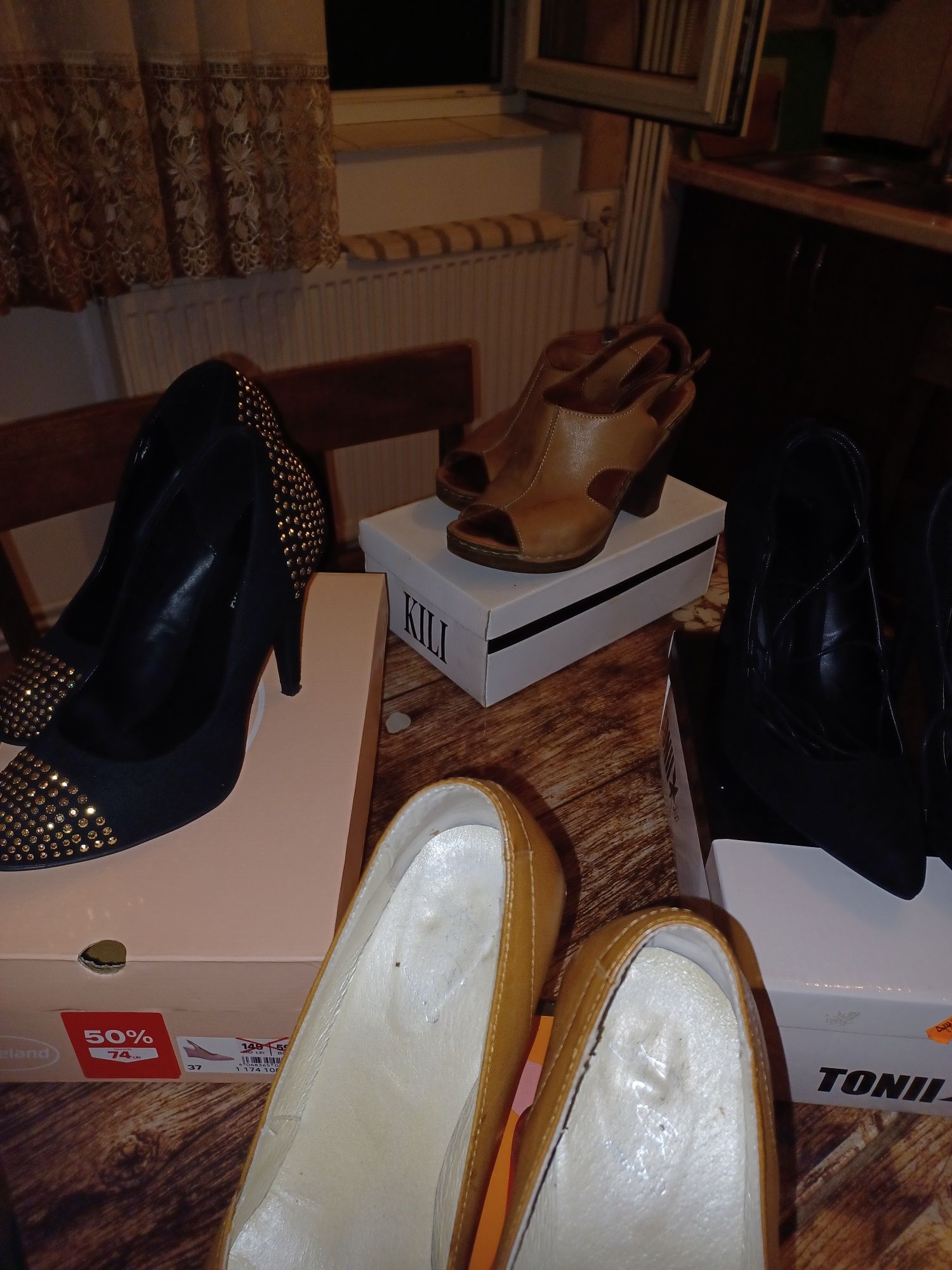 Vind urgent pantofi dama de ocazie