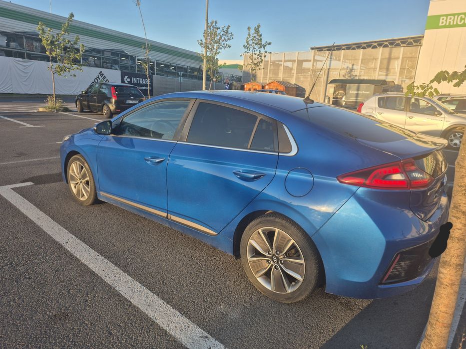 Hyundai ioniq hybrid