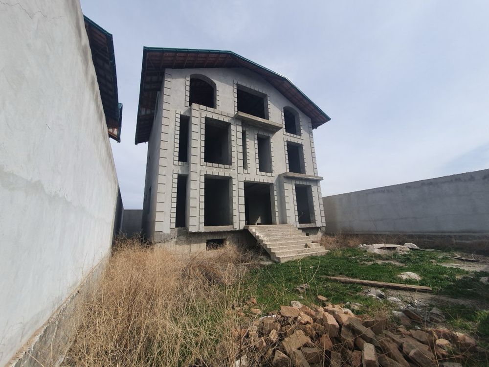Продаётся дом  4 соток 4 комнат в районе узбекистанская тутчазор