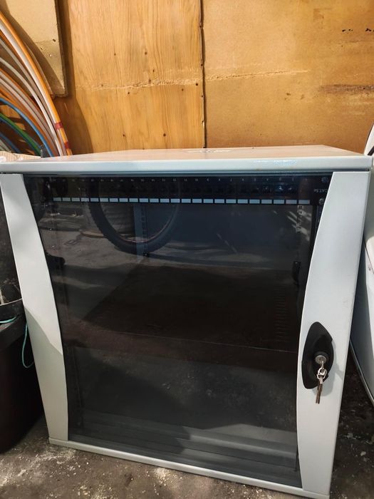 Комуникационен шкаф