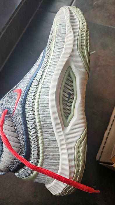 Маратонки Nike Cosmic Unity 3 номер 40.5