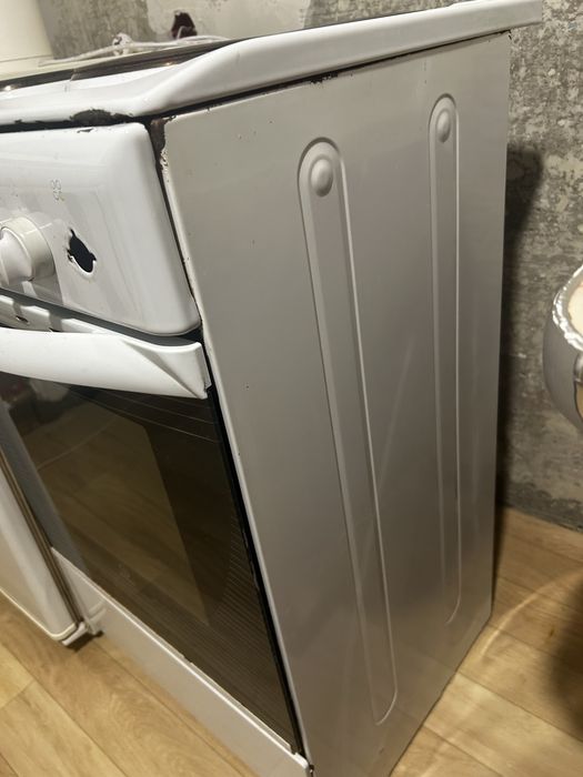 Электроплита. 4 конфорки. Indesit