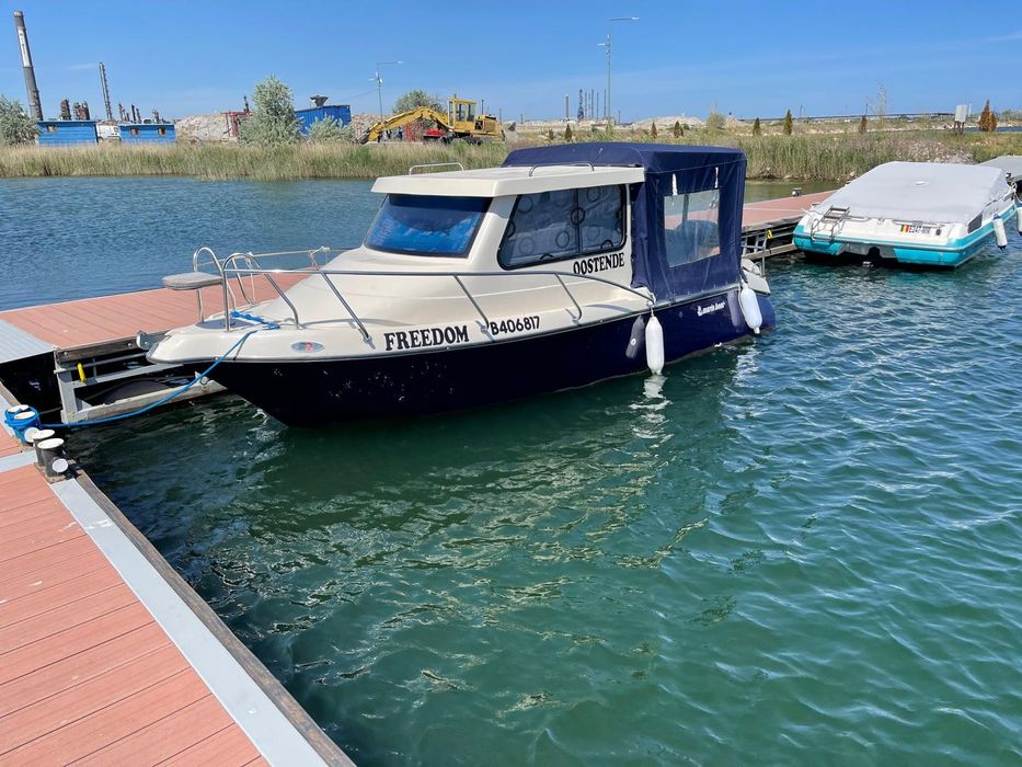 Vând barcă cabinata-pilothouse Sâmbăta 620 long