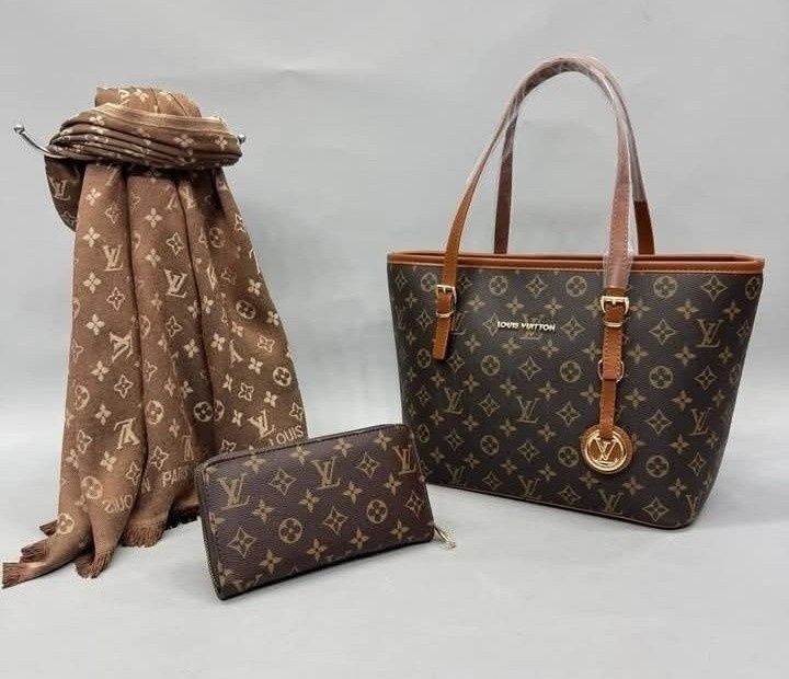 Geanta +portofel +esarfa cu 2 fețe,new model,saculet, etichetă