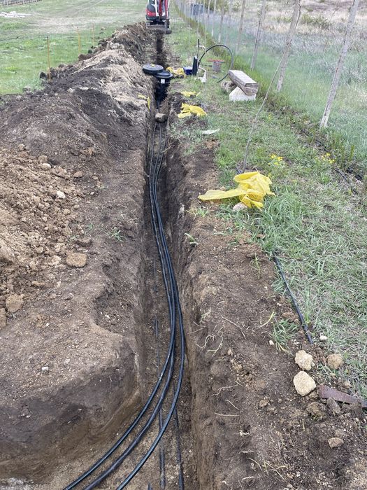 Miniexcavator de inchiriat sapaturi fundatii, beci santuri apa curent