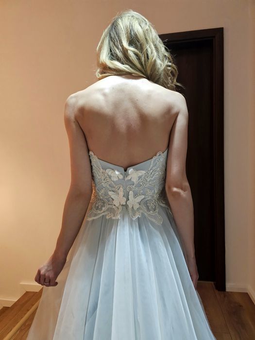 Model: FLUTURI ÎN LUMINĂ

O rochie ca o poveste în care fluturii danse