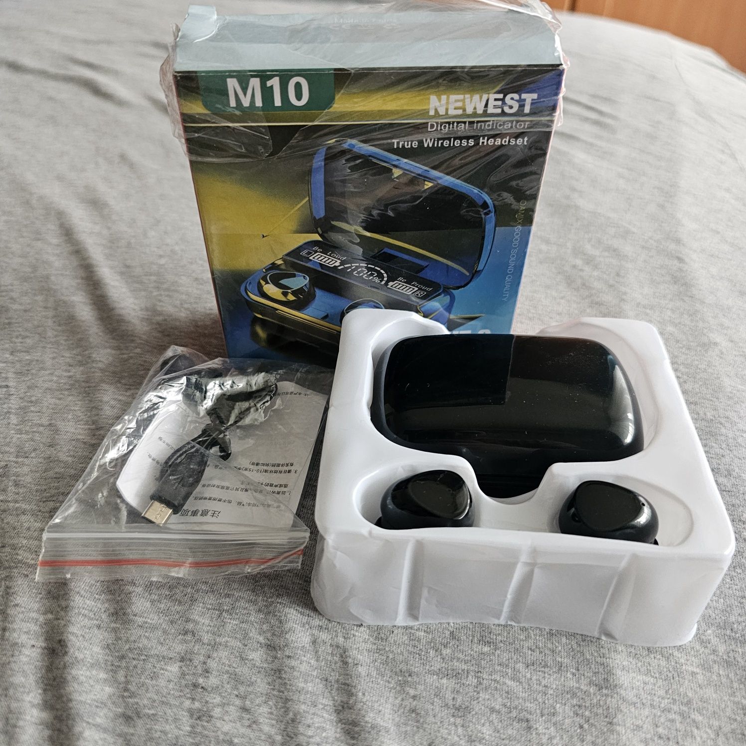 Продавам 2 модела bluettooth слушалки