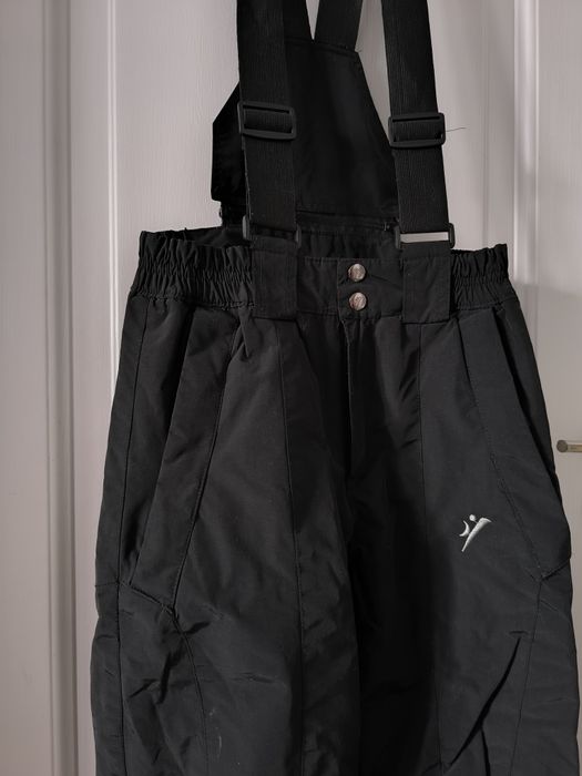 Pantalonii ski cu bretele