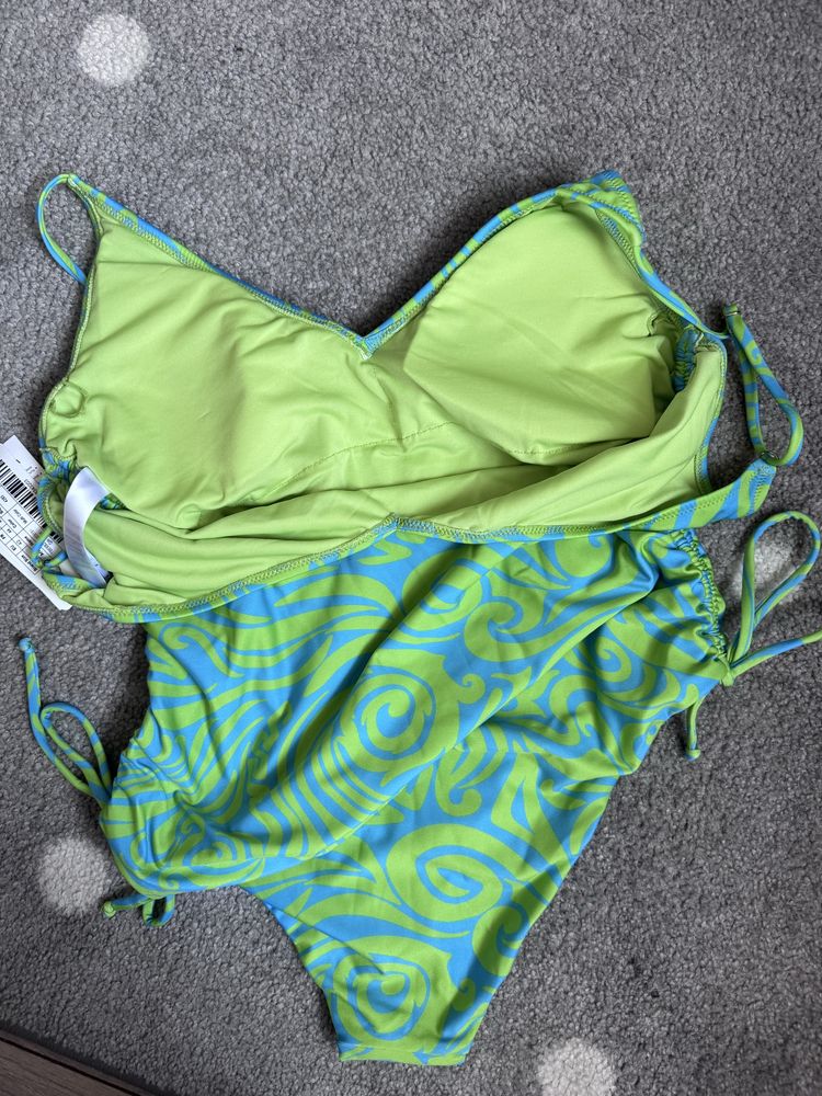 Costum de baie nou L