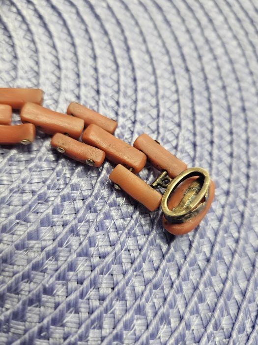 Гривна от  Momo корал 18k злато, 1920г.
