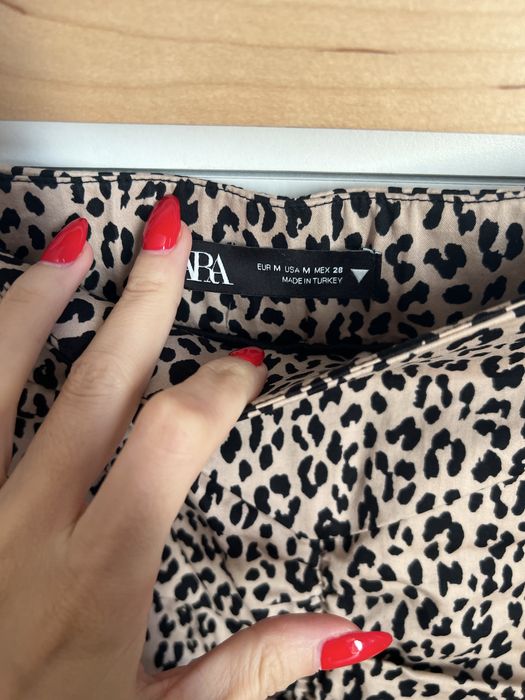Еластична пола Zara