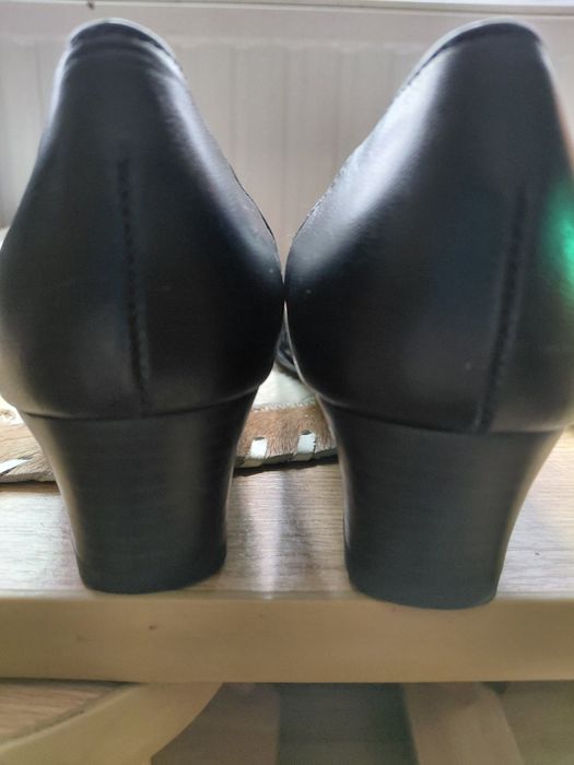 Pantofi din piele