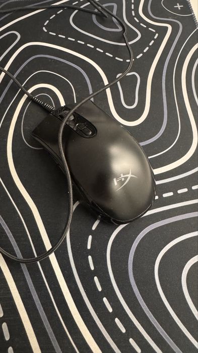 HyperX Pulsefire Core — проводная игровая мышь с RGB-подсветкой.