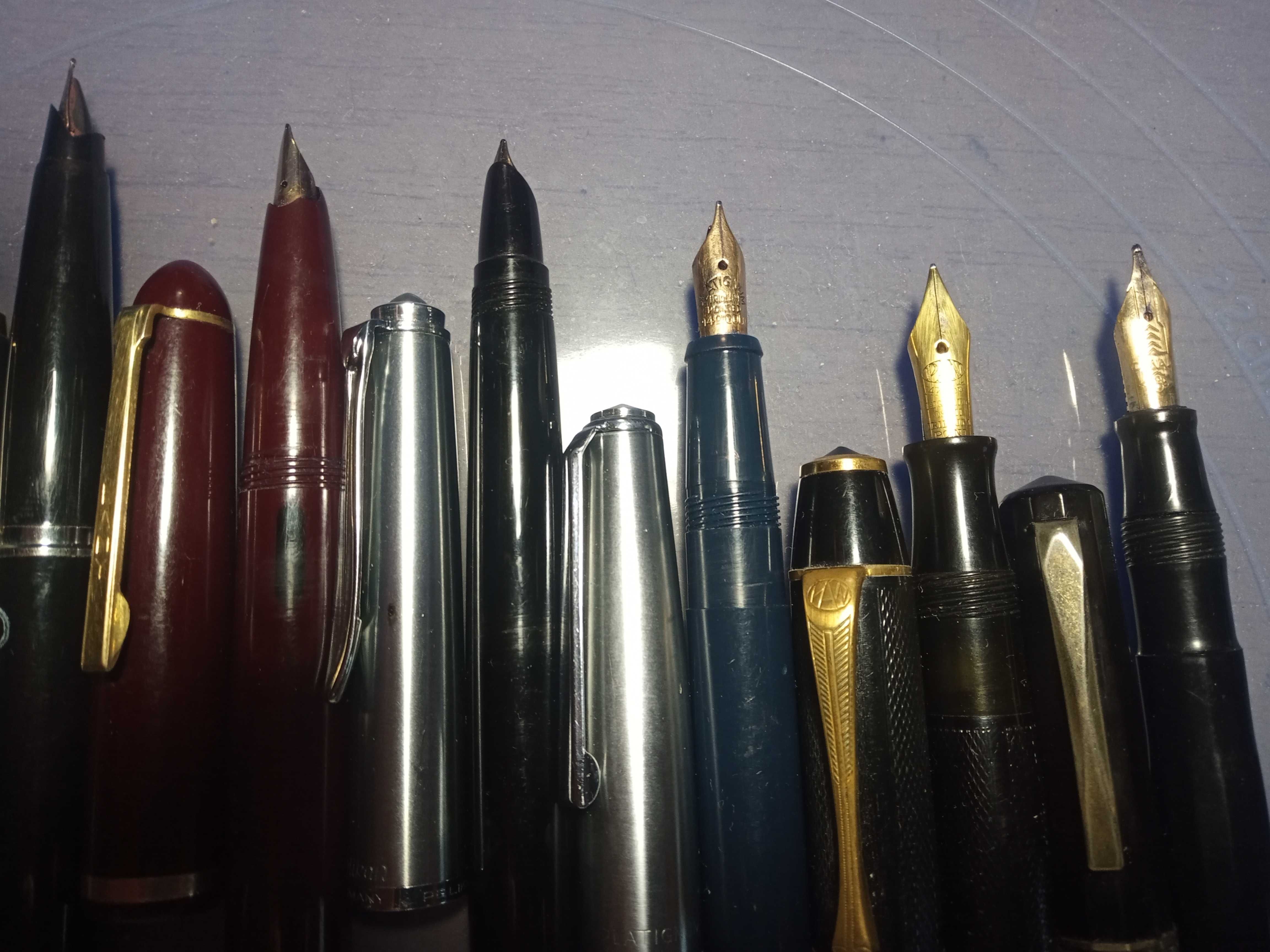 Stilouri ( 10 ) diferite modele.