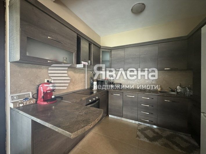 Две двуетажни луксозни къщи