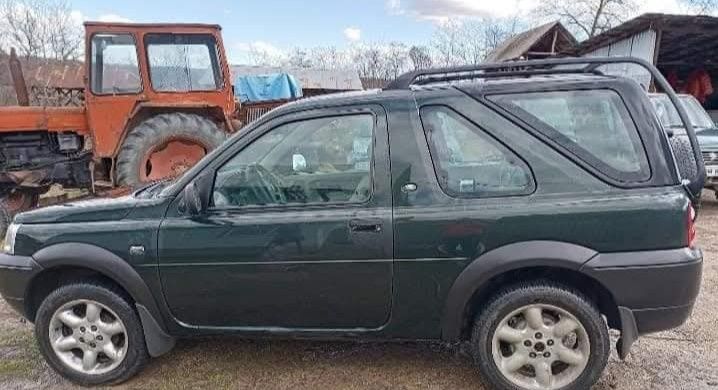 Land Rover 4×4 permanent.